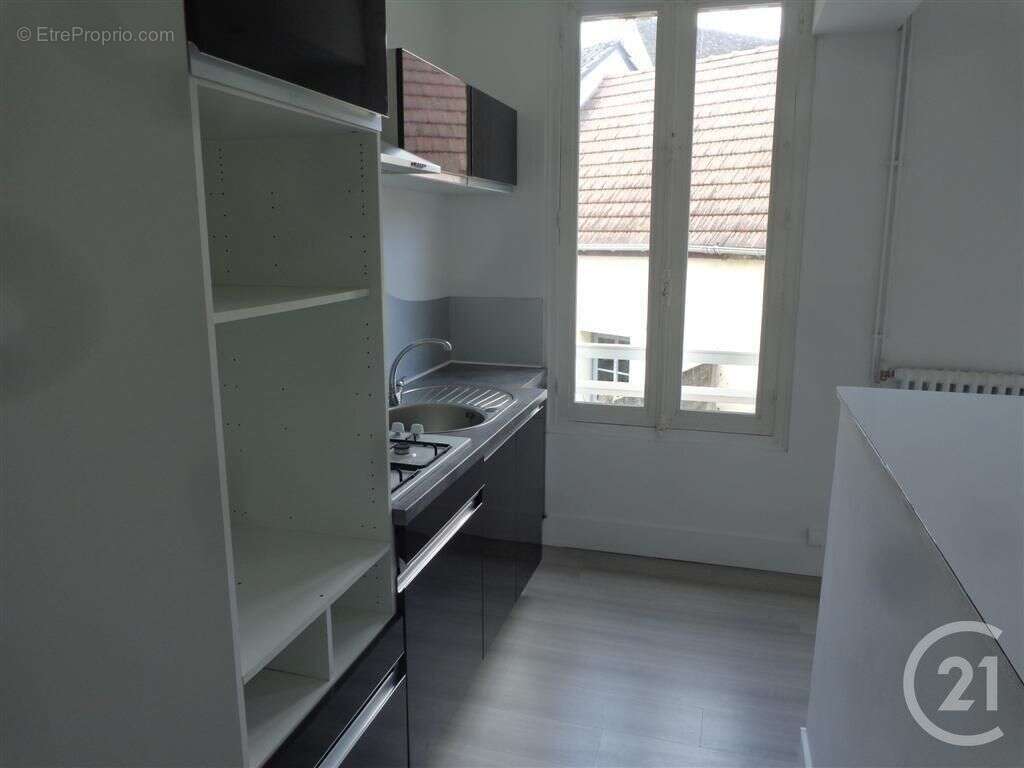 Maison à PONT-SUR-YONNE