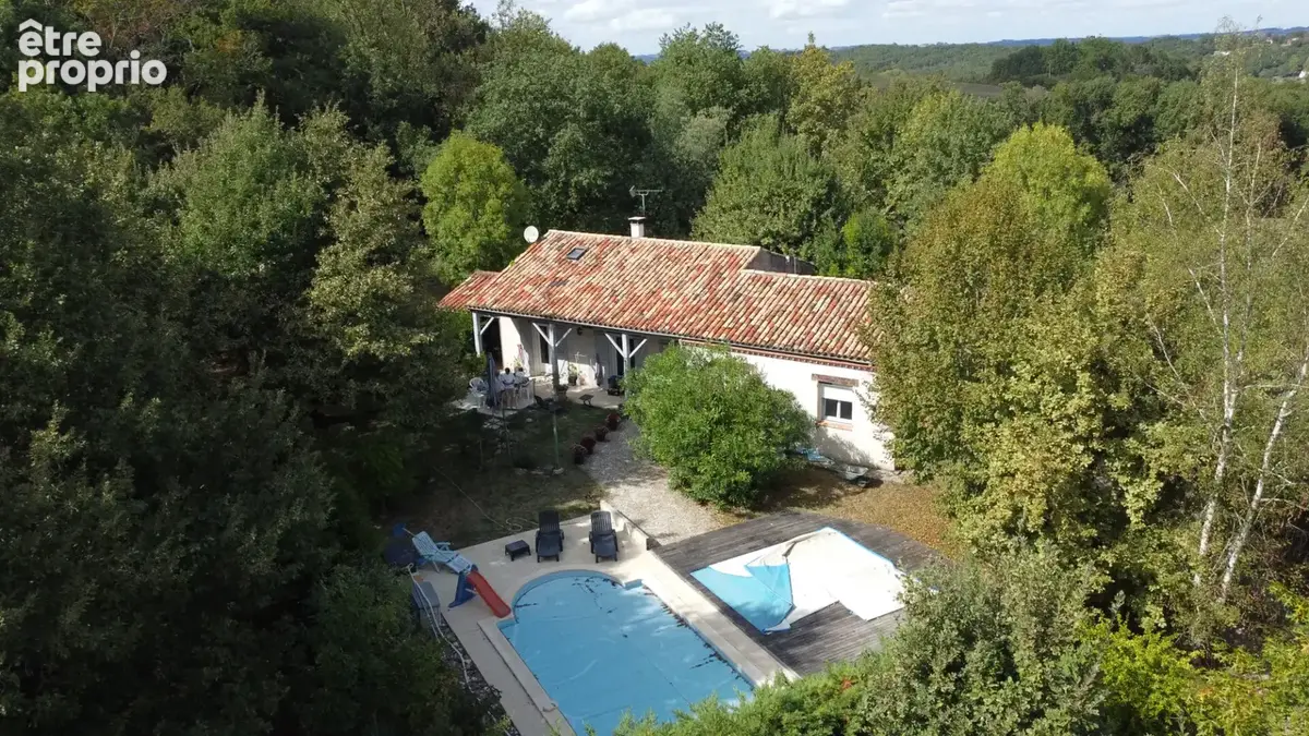 Photo Maison à Sainte-Colombe-En-Bruilhois au prix de 265 000€