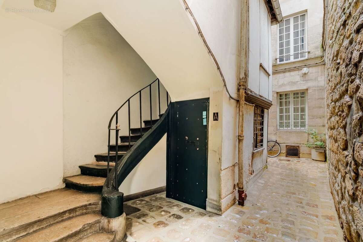 Appartement à PARIS-3E