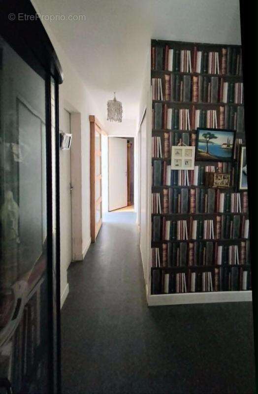 Maison de plain-pied avec grand garage, jardin et panneaux solaires - Saint-Christoly-de-Blaye (33920) - photo 6