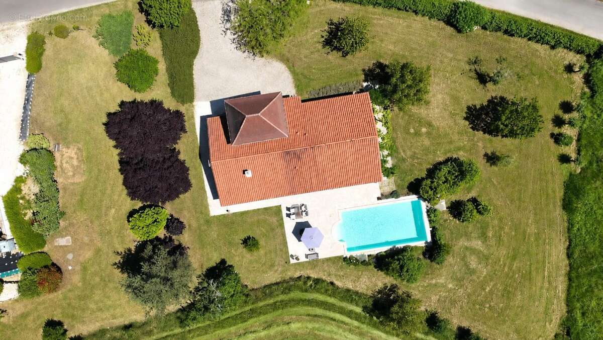 Belle maison contemporaine avec 4 chambres, piscine et garage - photo 16