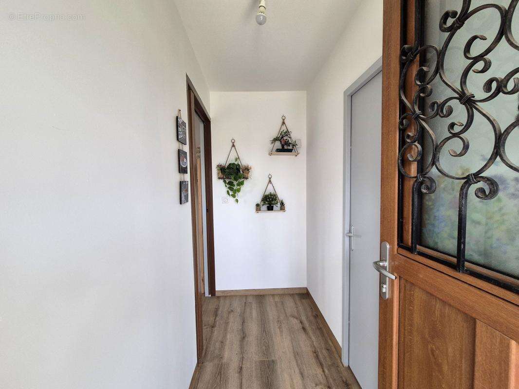 Maison à MARSEILLES-LES-AUBIGNY