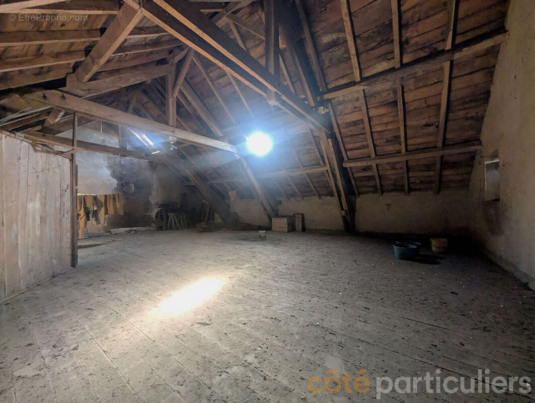 Maison à COMPS-LA-GRAND-VILLE