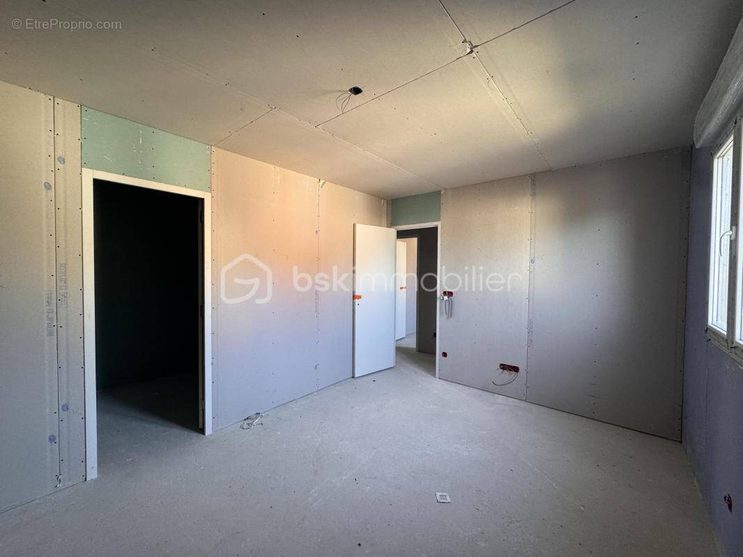 Maison à LE THILLAY