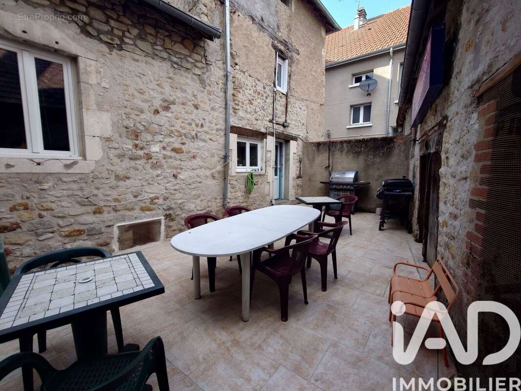 Photo 3 - Commerce à LA TRIMOUILLE