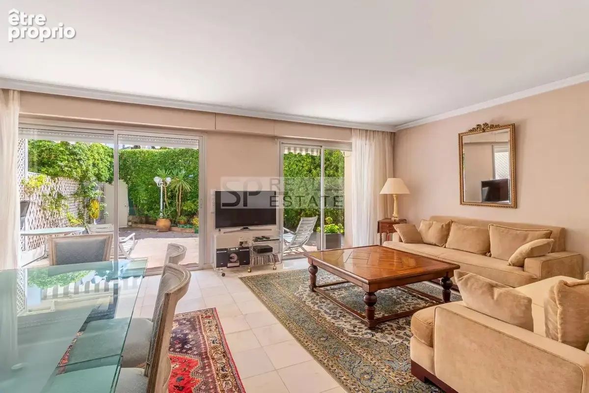 Cannes - 3 pieces - terrasse 220m² - box - photo 3