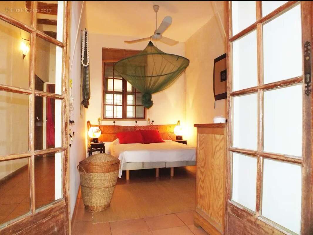 Appartement à MARSEILLE-2E