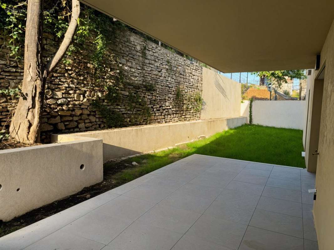 Jardin &amp; Terrasse - Appartement à FORCALQUIER