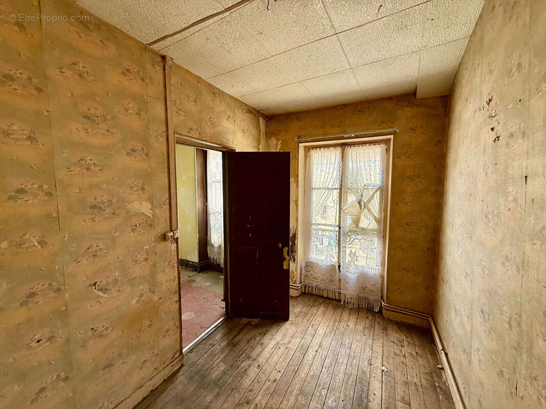 Maison à VERT-LE-PETIT