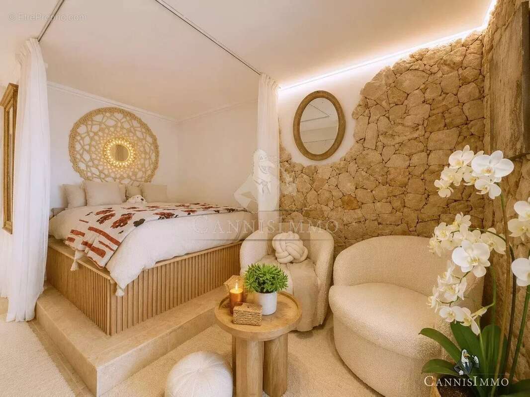 Appartement à MANDELIEU-LA-NAPOULE