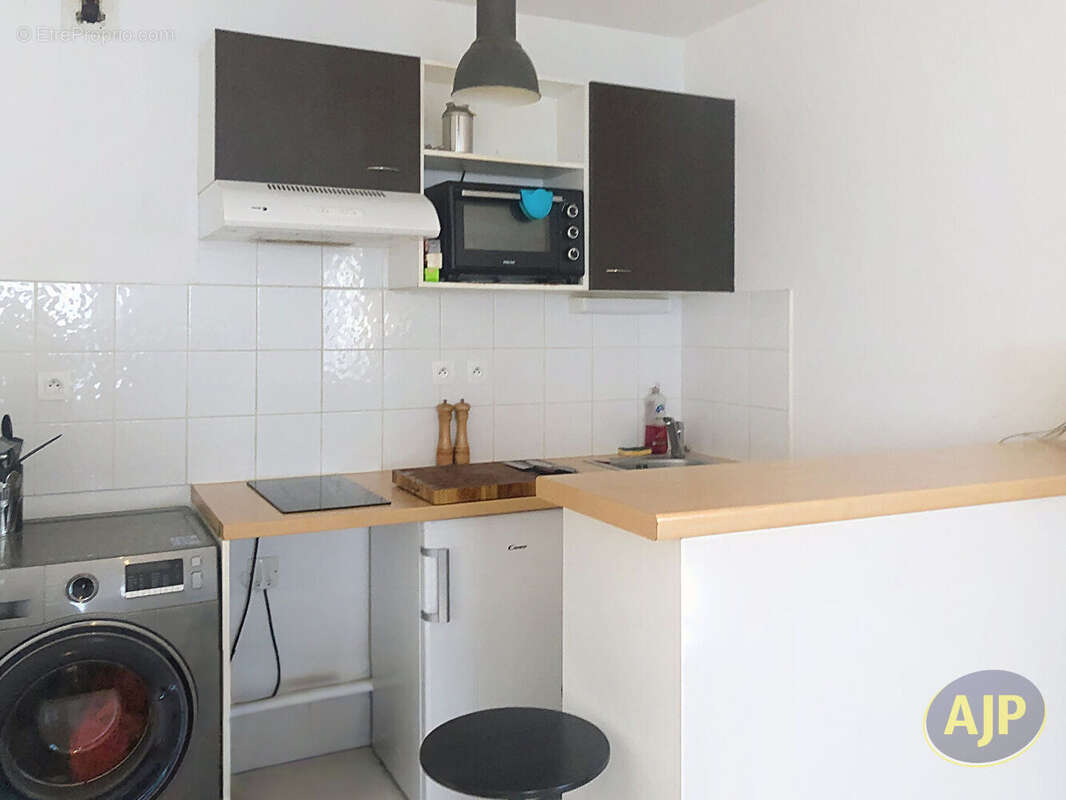 À vendre - Appartement T2 avec balcon et parking. - photo 2