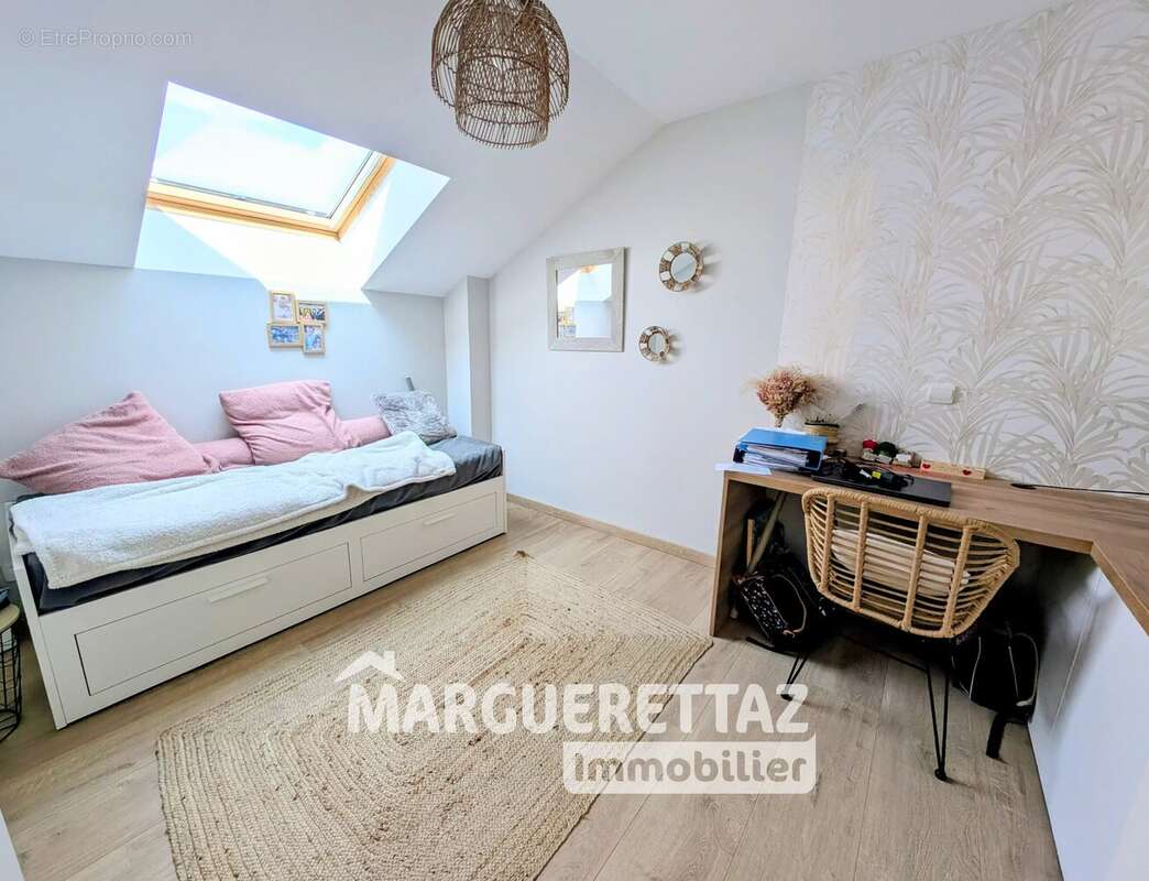 Maison récente T5 sur terrain plat et clôturé - photo 16