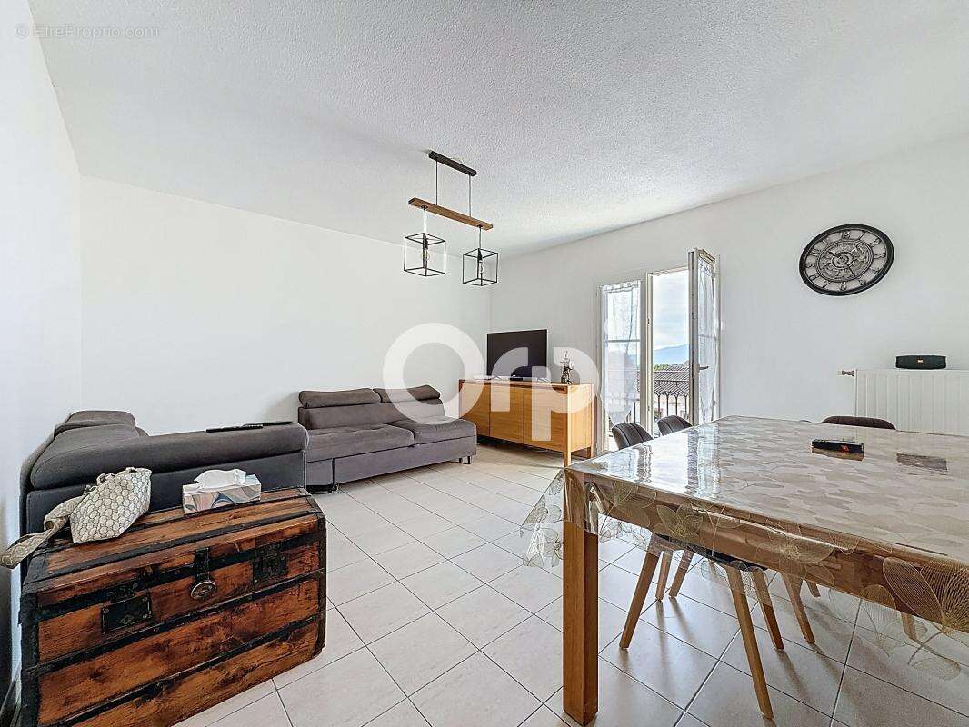 Appartement à ROQUEBRUNE-SUR-ARGENS