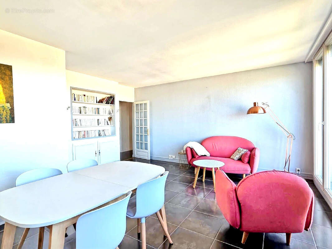A vendre - appartement lumineux de 84.93m2 - proche gare de troyes - dernier etage - photo 4