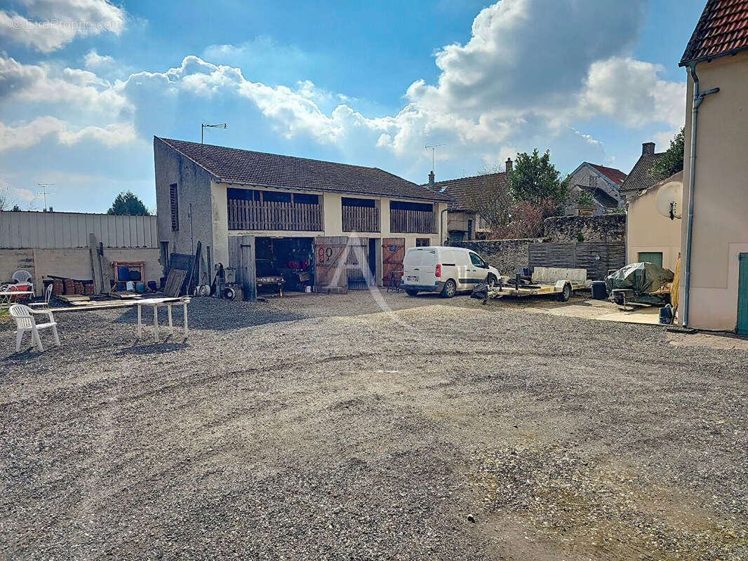 Maison à CONGIS-SUR-THEROUANNE