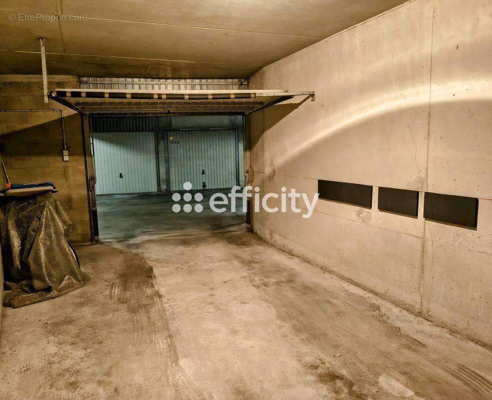 Parking à LA GRANDE-MOTTE