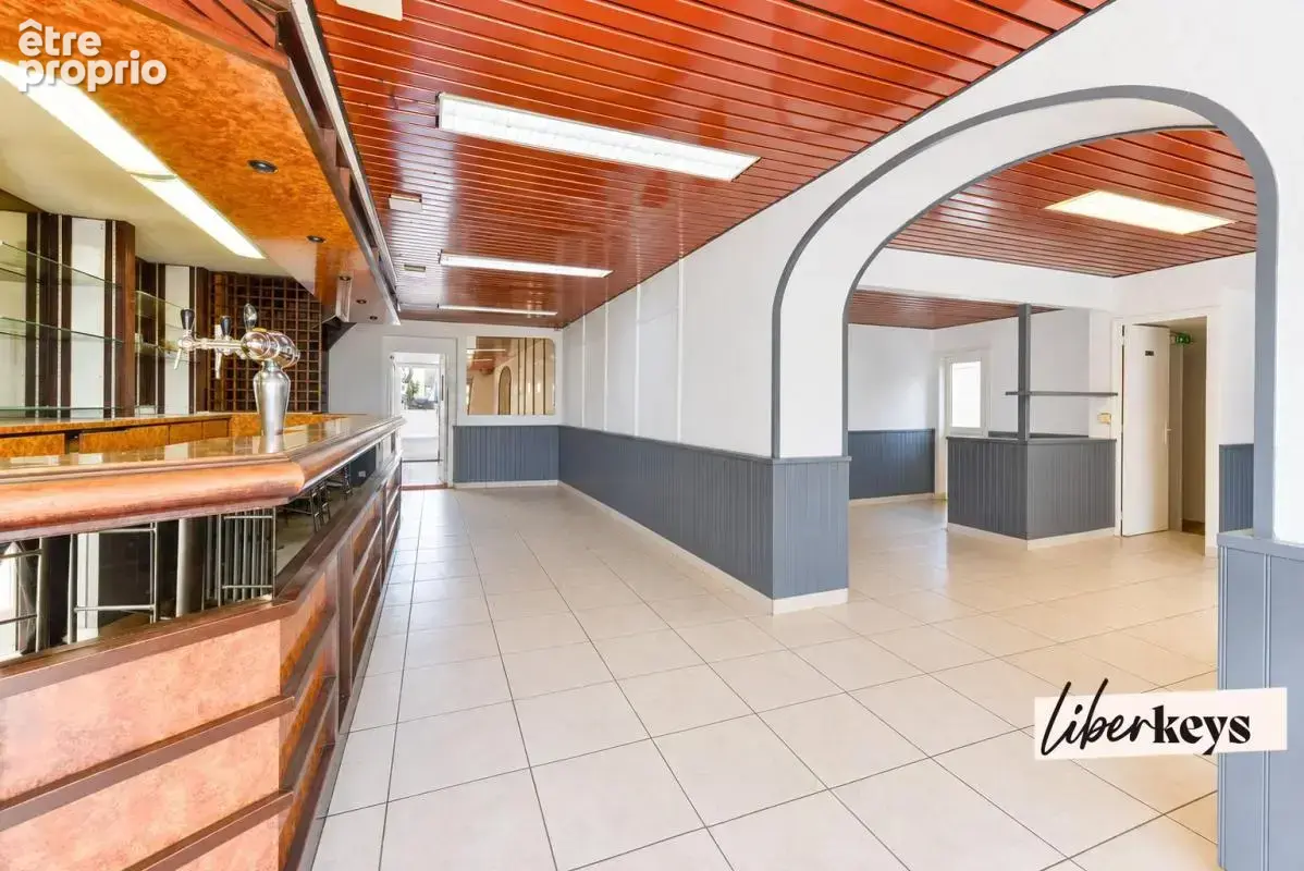 Commerce avec cour – potentiel de transformation en habitation - photo 6