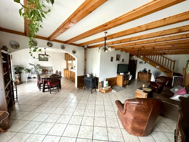 Maison à SAINT-GENIS-POUILLY