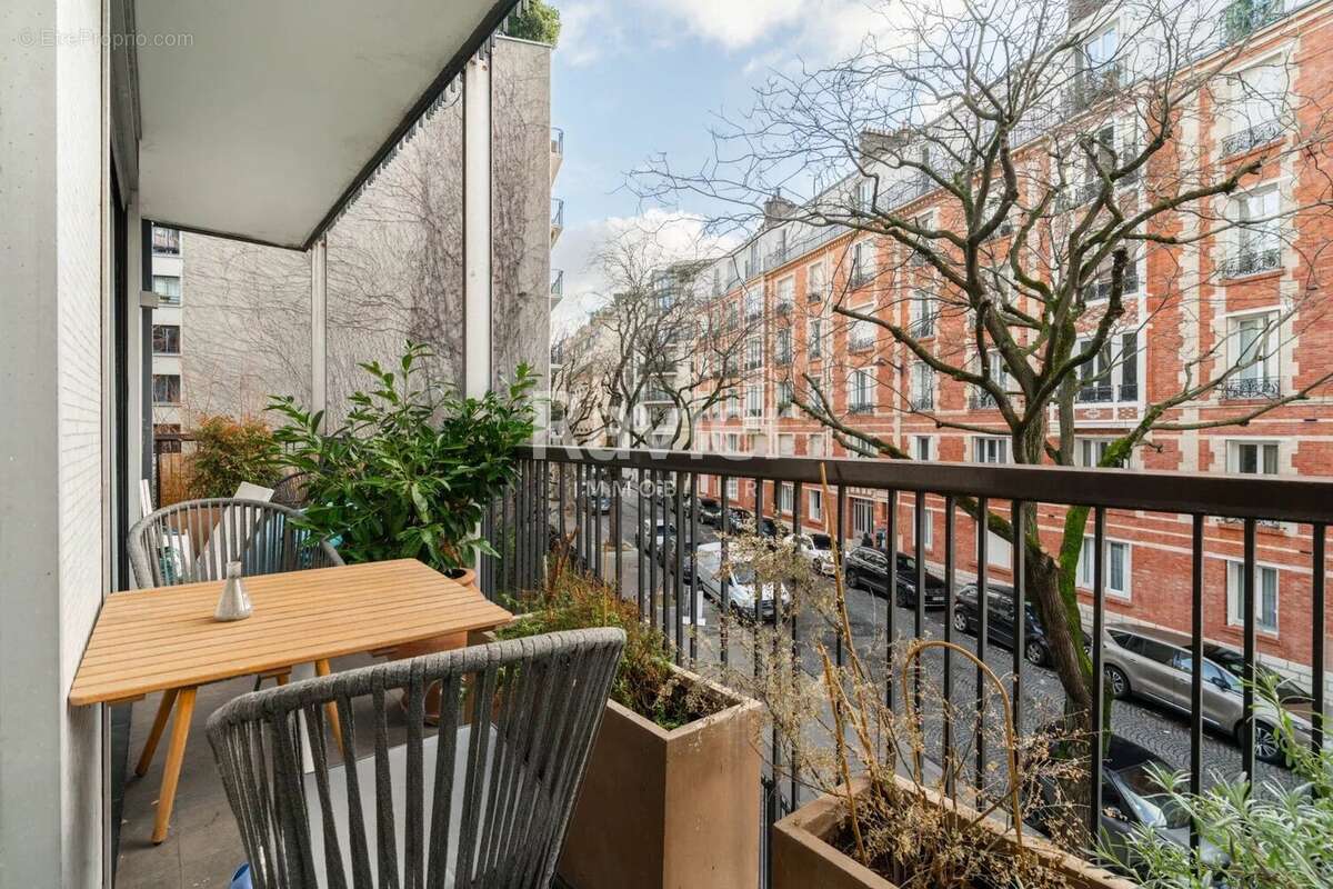 Appartement à PARIS-16E
