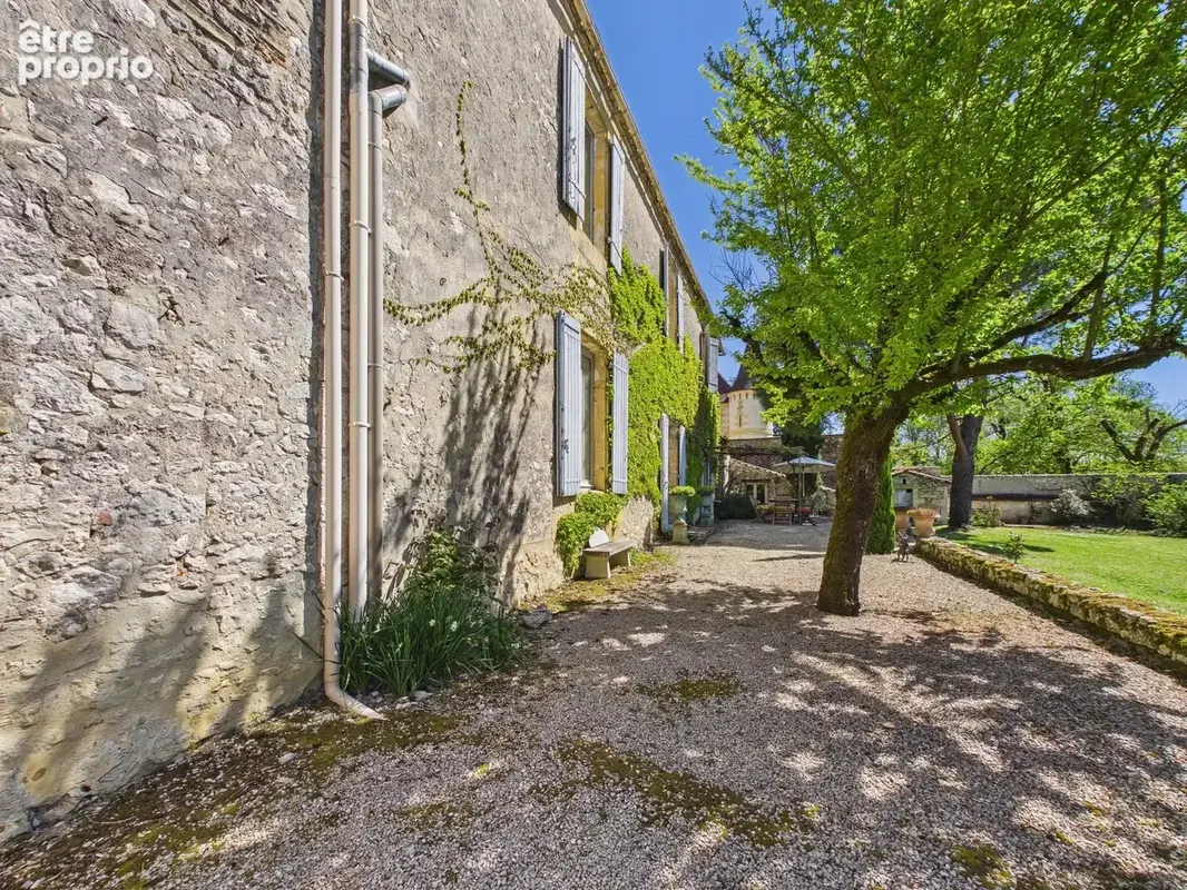 Authentique manoir du XVIIIe siècle offrant des hébergements indépendants pour invités, une piscine et une grange - photo 23