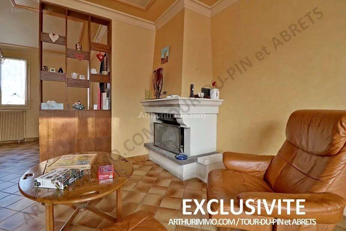 Maison à LA TOUR-DU-PIN