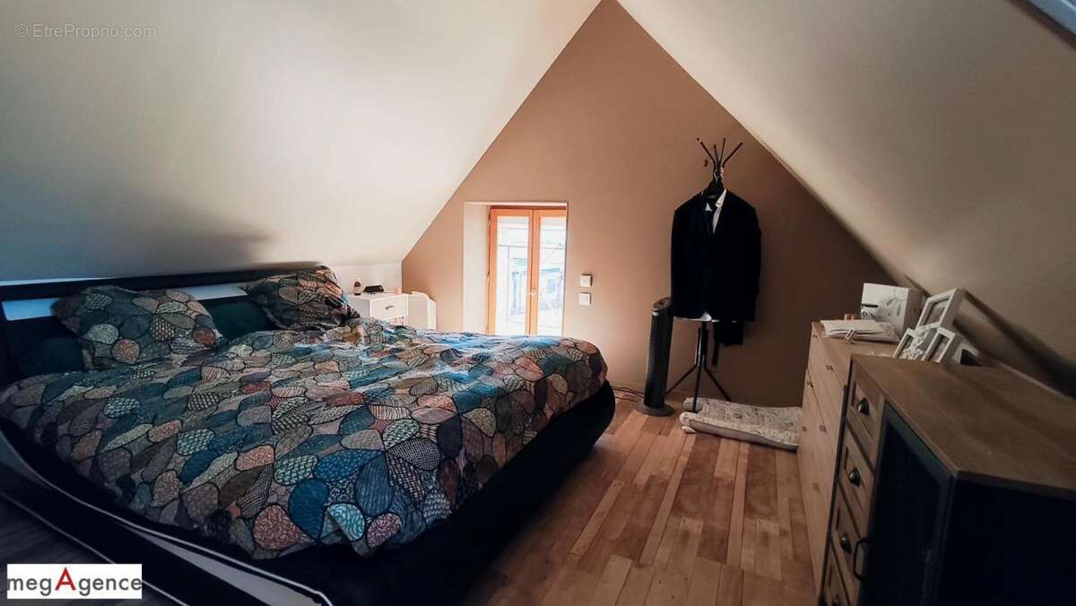 Longère rénovée 3 chambres, dépendances sur 1430 m² de parcelle - photo 4