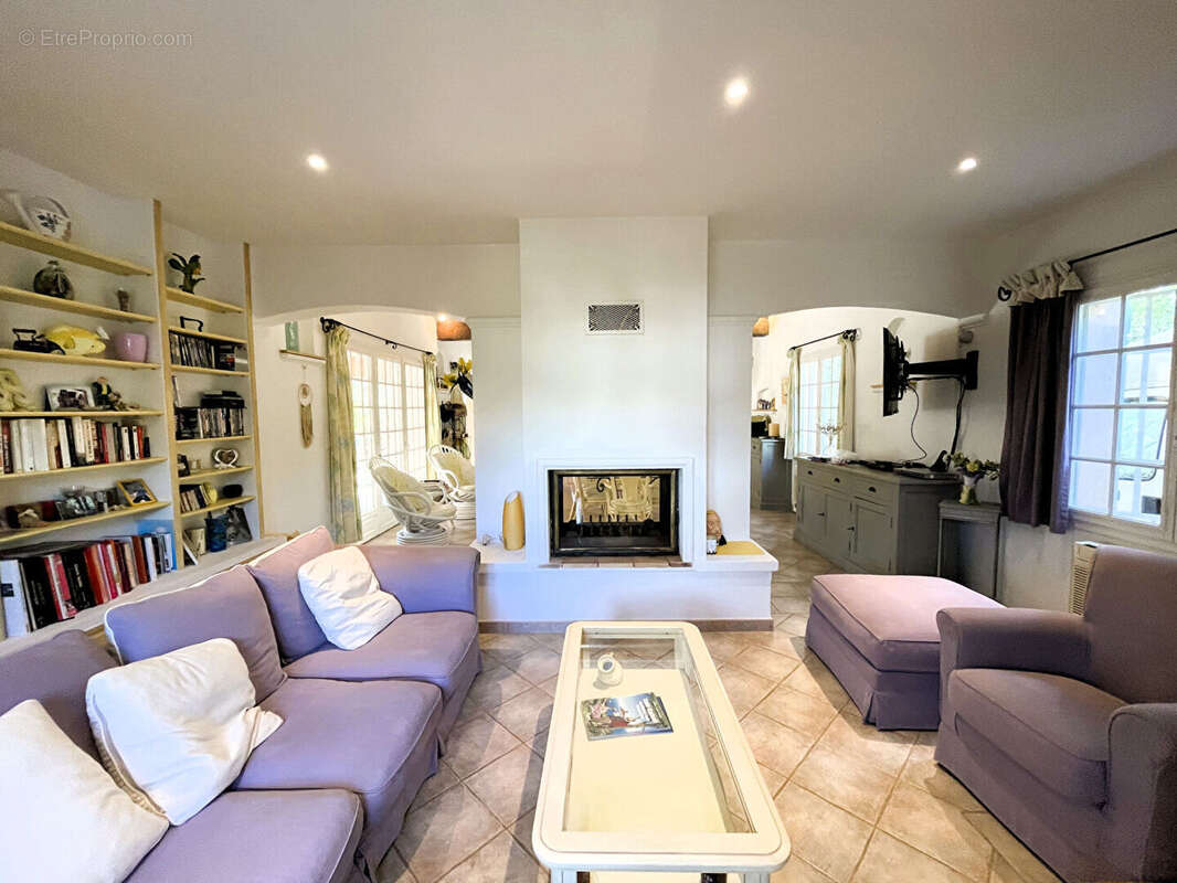 Maison à PUGET-SUR-ARGENS