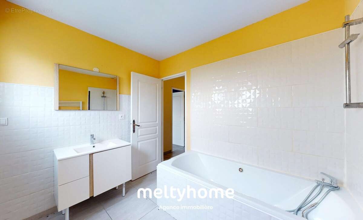 Maison 107 m² à Demouville  - photo 7