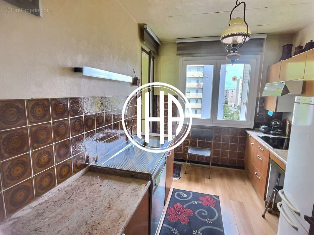 Cuisine équipée et aménagée - Appartement à COLMAR