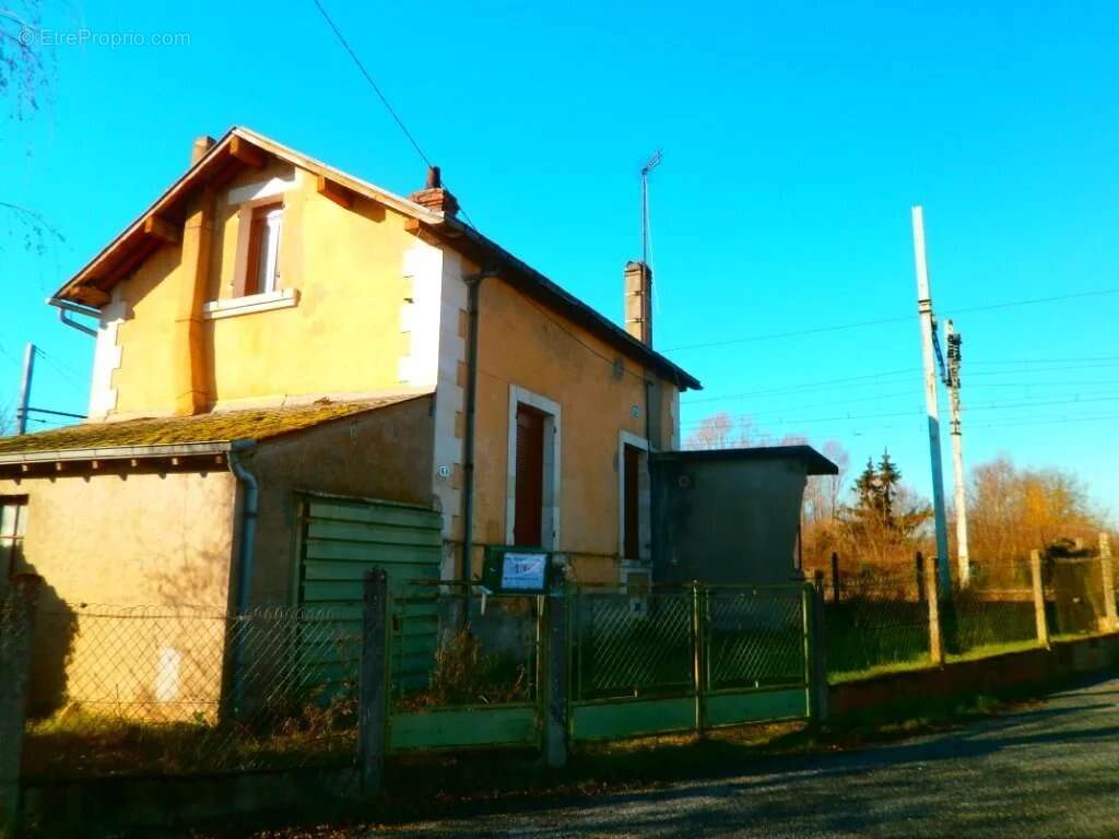 Maison 3 pieces + garage + jardin + puits - photo 5