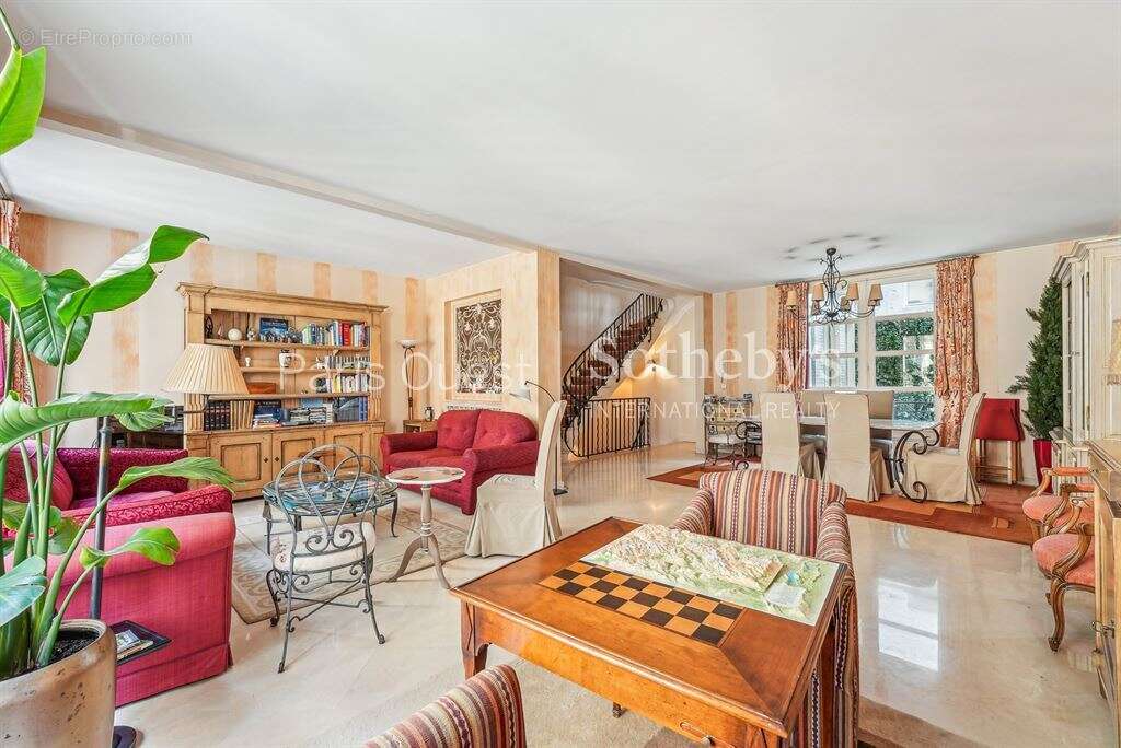 Maison à NEUILLY-SUR-SEINE