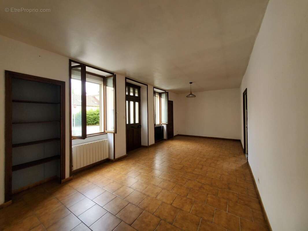 Photo 2 - Maison à GENELARD