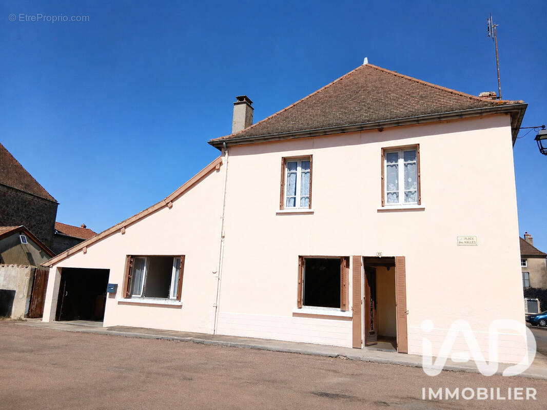 Photo 1 - Maison à SAINT-CHRISTOPHE-EN-BRIONNAIS