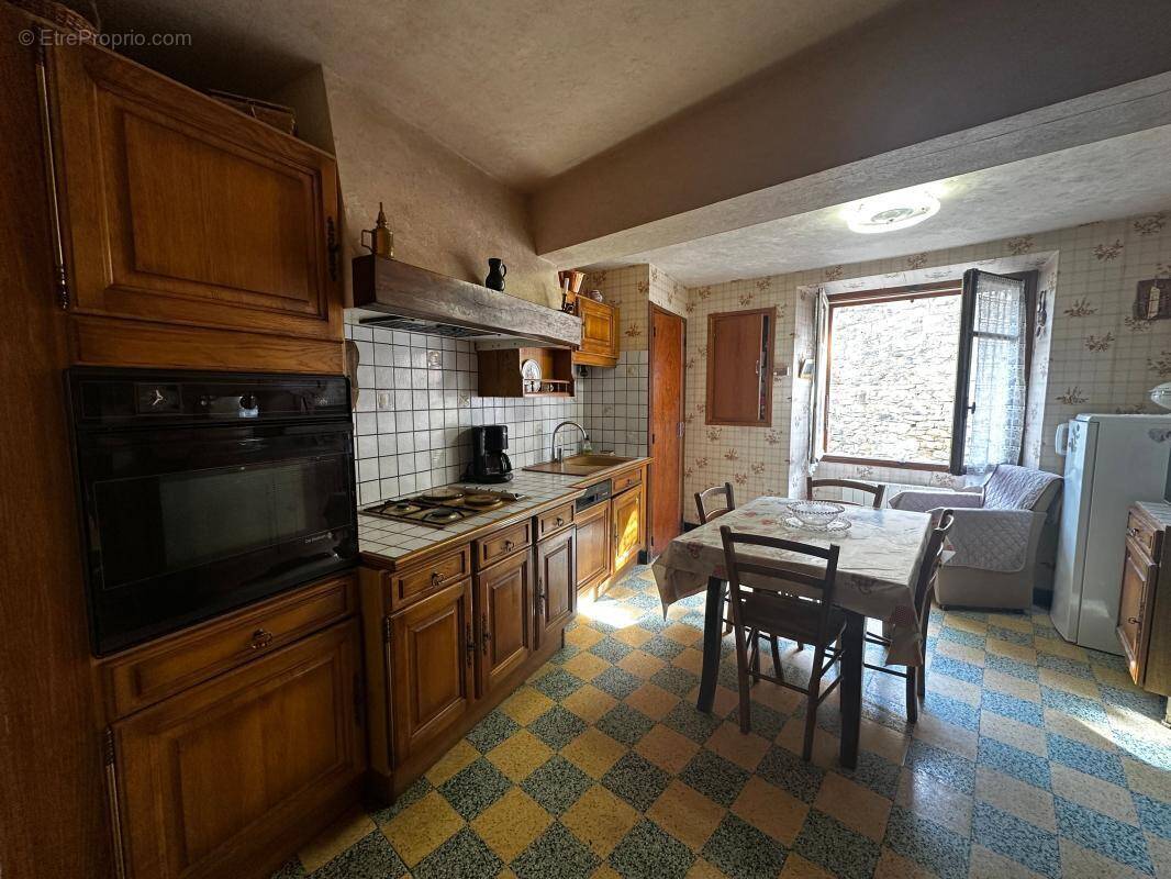 Maison à COUSTAUSSA