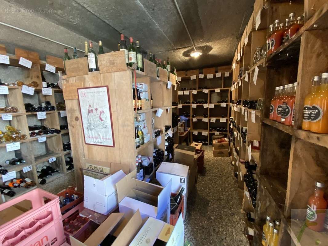 Commerce à VIRIGNIN