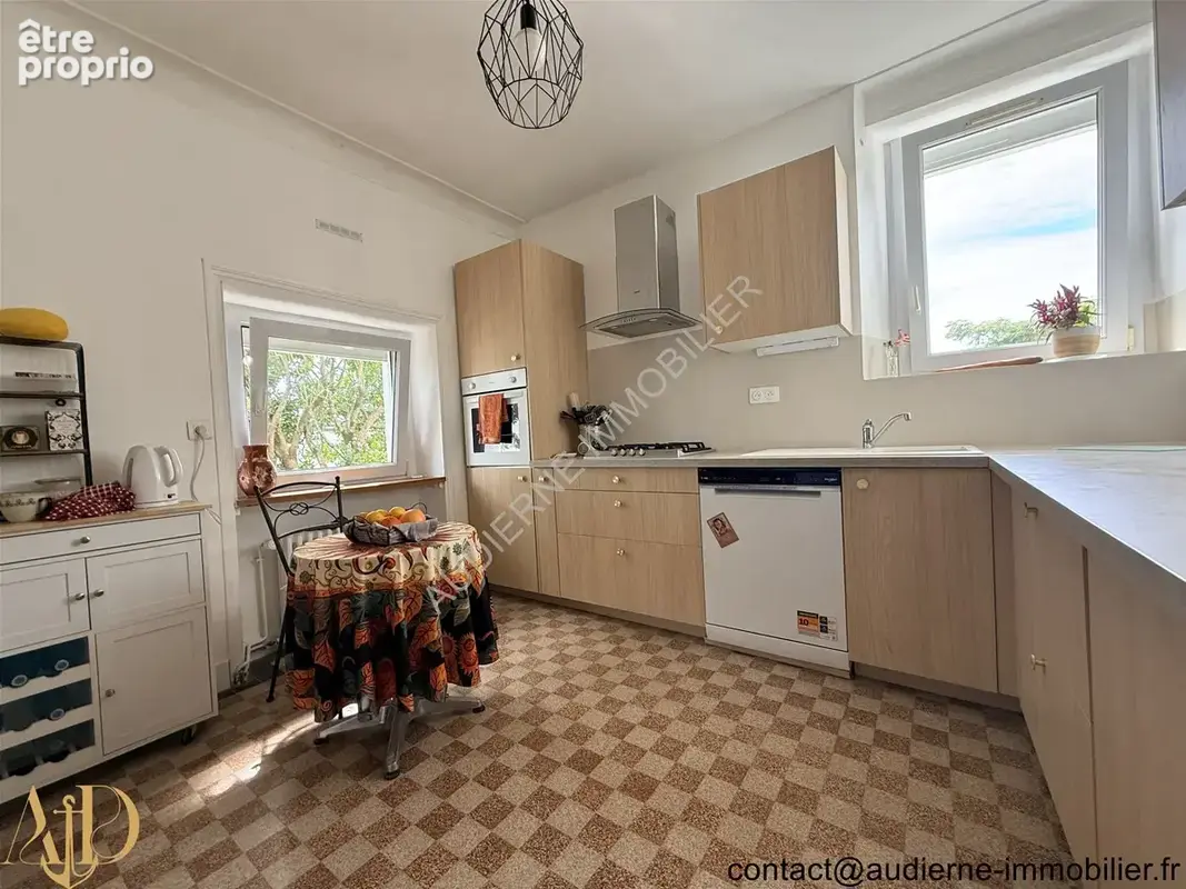 Jolie maison en pierre de 1953 - accès centre ville et commerce d'AUDIERNE à pied - photo 5