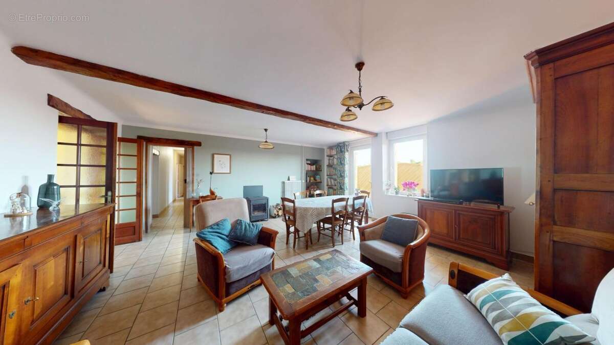 Maison en pierre 4 chambres + dependances + 2.5 ha - photo 6