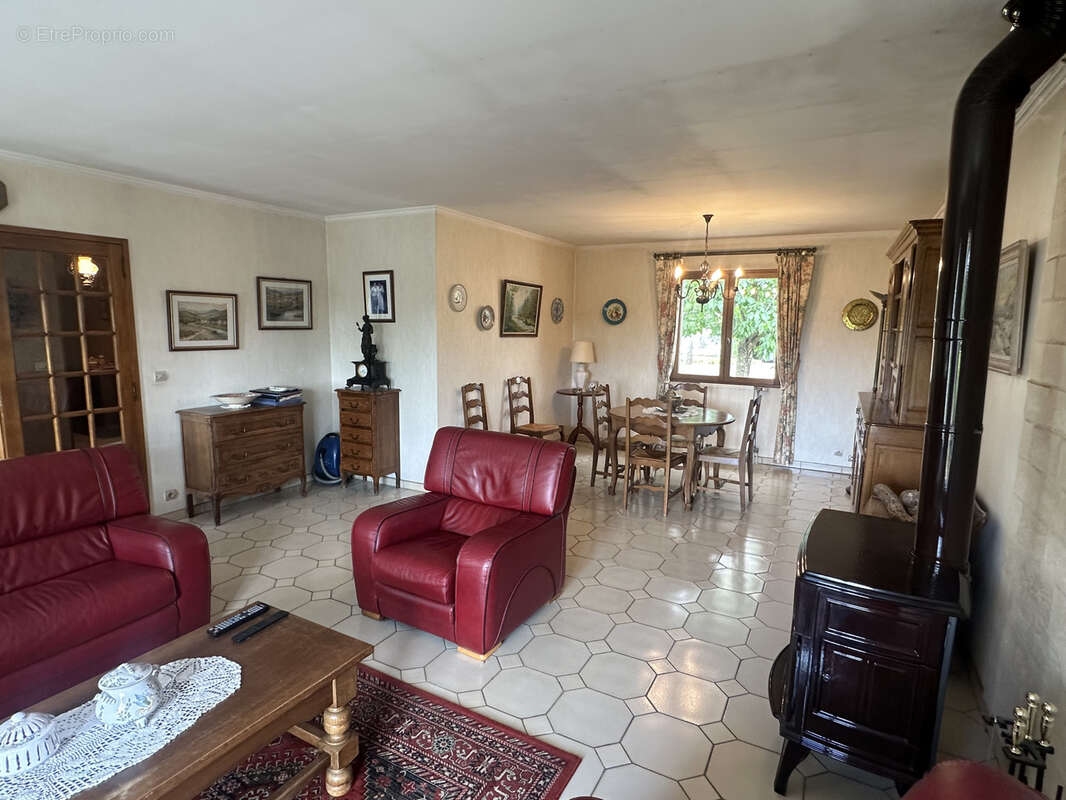 Maison à VAUX-LE-PENIL