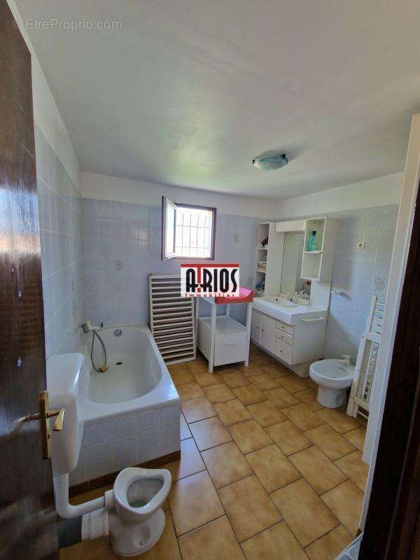 Commerce à LA FARLEDE