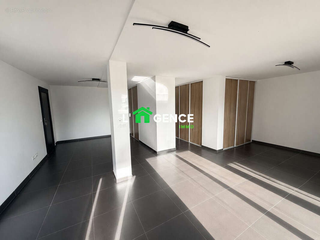 Commerce 53 m² à Martigues  - photo 6