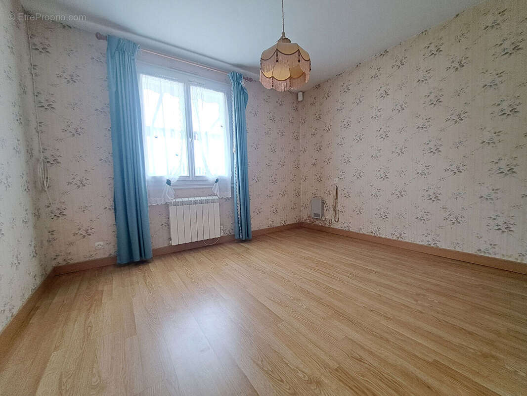 Maison à DANGE-SAINT-ROMAIN