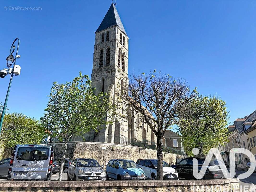 Photo 3 - Parking à MENNECY