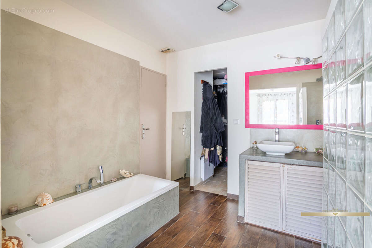 Maison à ENSUES-LA-REDONNE