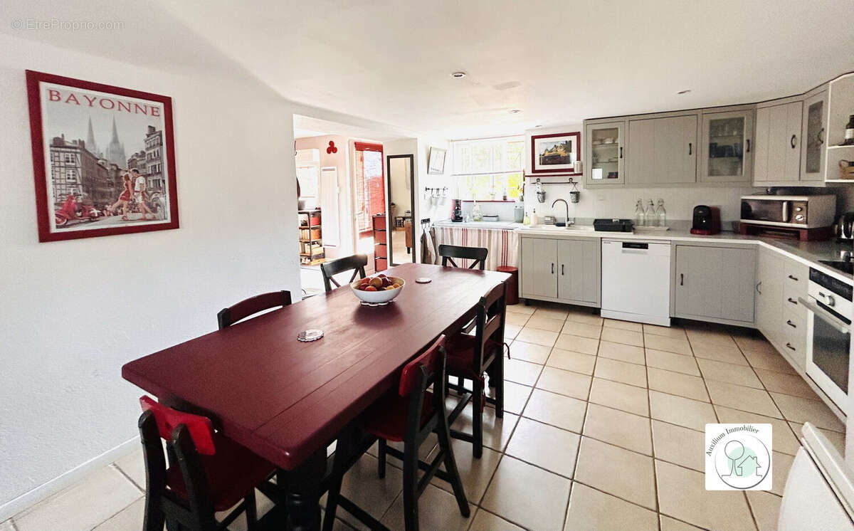 Maison 155 m² à Saint-Ciers-De-Canesse  - photo 4