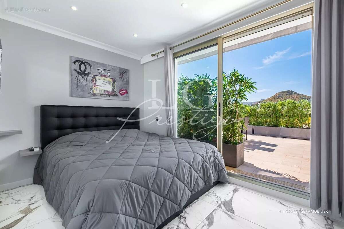 Appartement à MANDELIEU-LA-NAPOULE