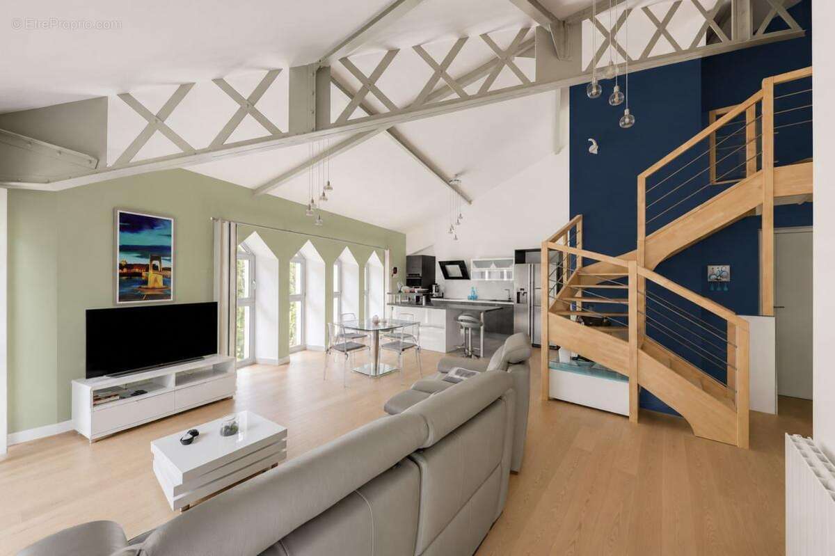 Magnifique  Duplex T4 avec terrasse et piscine - Lyon 5e - photo 3