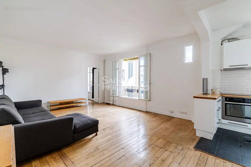 Appartement à PARIS-16E