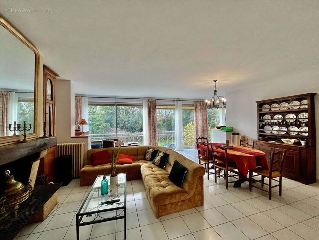 Secteur CASTELMORON-SUR-LOT, dans un secteur résidentiel à proximité des commerces, cette maison vous offre pas moins de 179,31  - photo 3