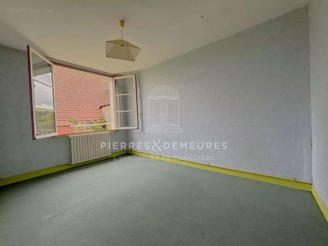 Maison à SAINT-HILAIRE-EN-LIGNIERES