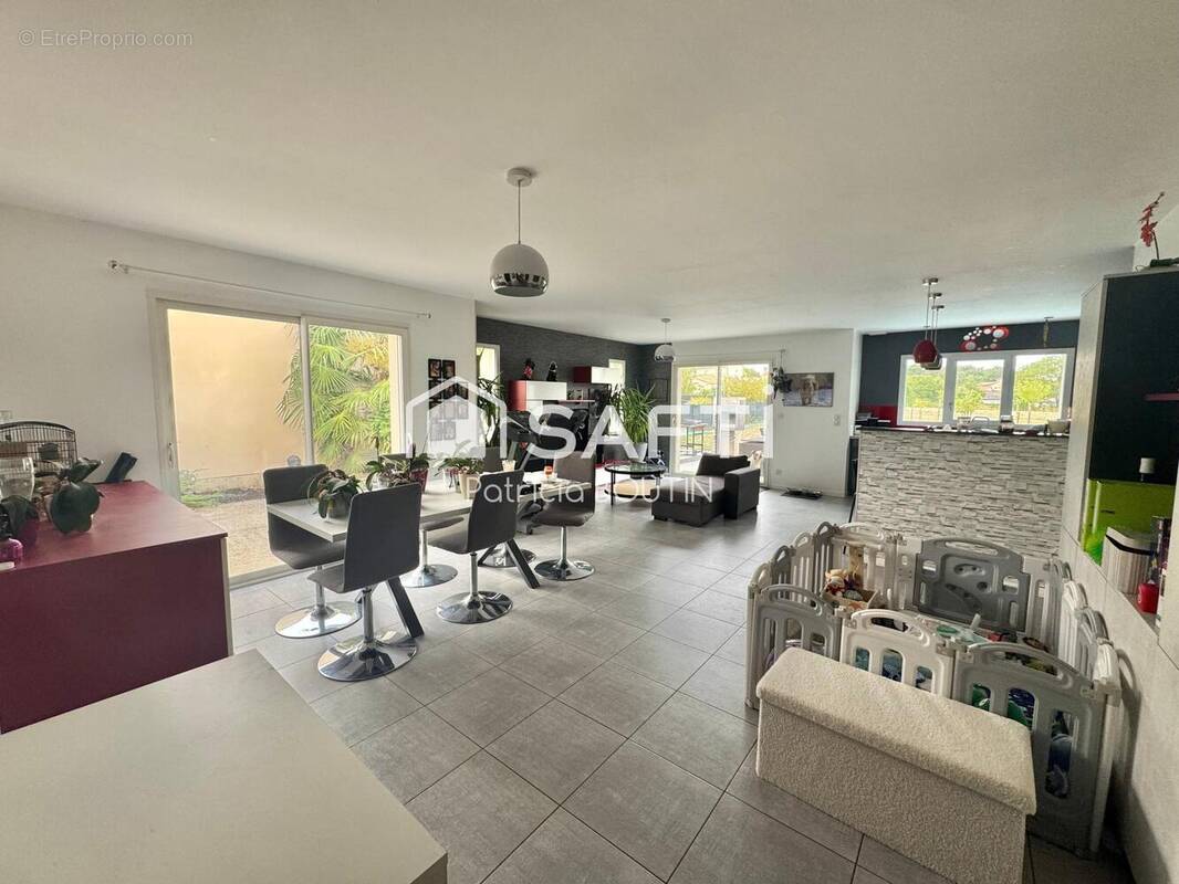 Photo 1 - Maison à LA CRECHE